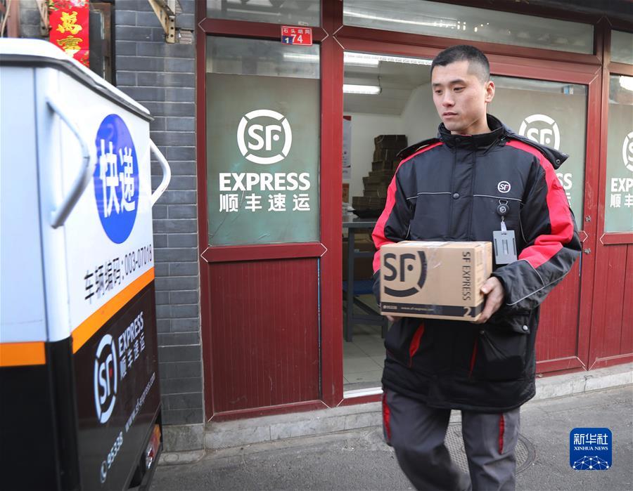 (新华全媒头条·图文互动)(3)习近平关心关怀劳动者的故事